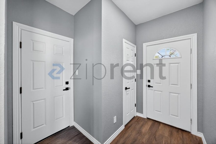 Building Photo - 113 Anderson Ave