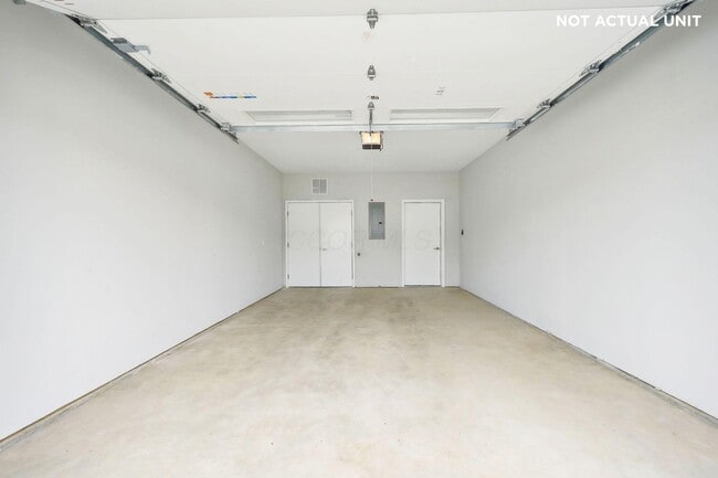 Building Photo - 933 Persimmon Ln