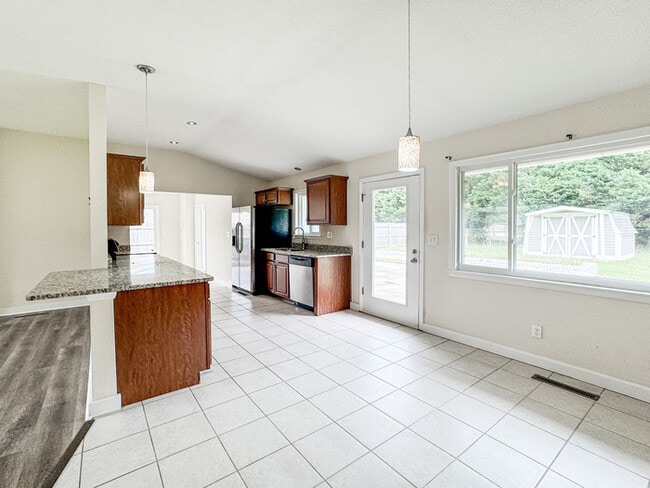 Building Photo - Charming Ranch in Highly Sought-After Grea...