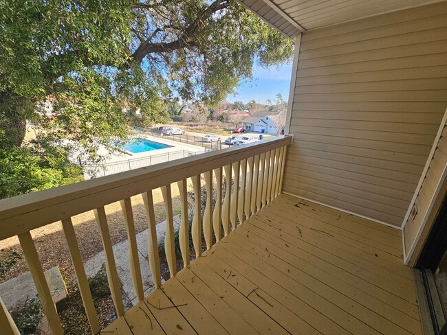 Building Photo - Charming 2-Bed, 2.5-Bath Townhome in the Highly Sought-After Landings at Lake Caroline! *1/2 OFF ...