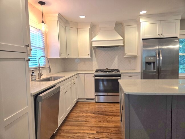 Building Photo - 6126 Netherwood Dr