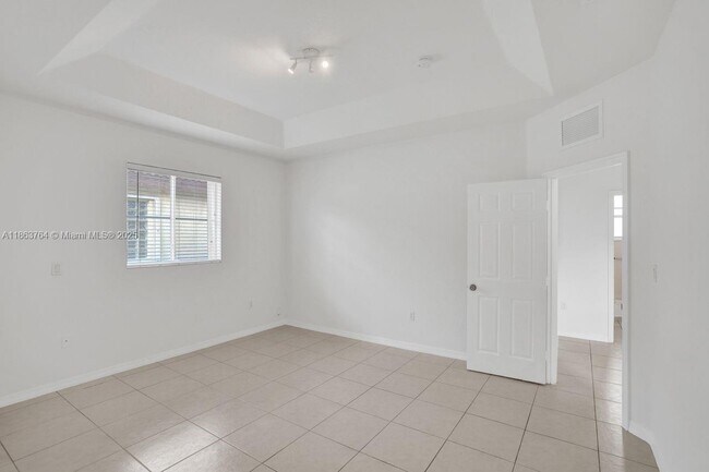 Building Photo - 4417 NW 113th Pl