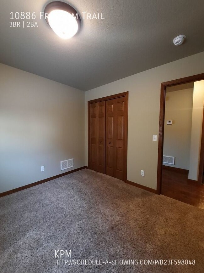 Building Photo - 3 BEDROOM | 2 BATH | DOUBLE GARAGE | SUMME...