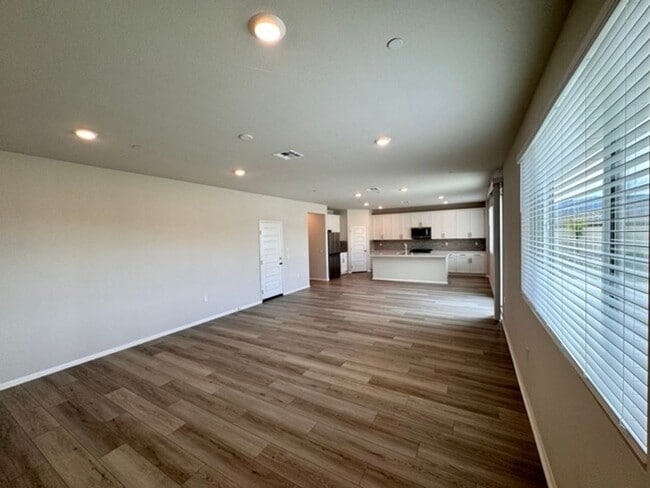 Building Photo - MOVE IN SPECIAL! $1000 off 1st month rent if you move in the month of January! Spacious 4 Bedroom...