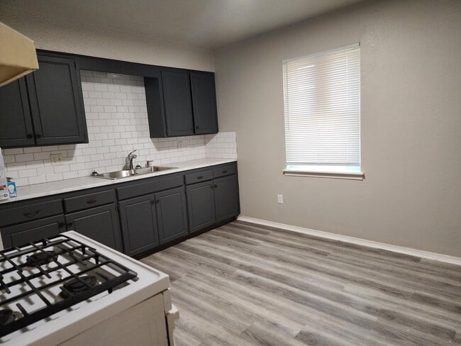 Building Photo - 1217 N Christine Dr