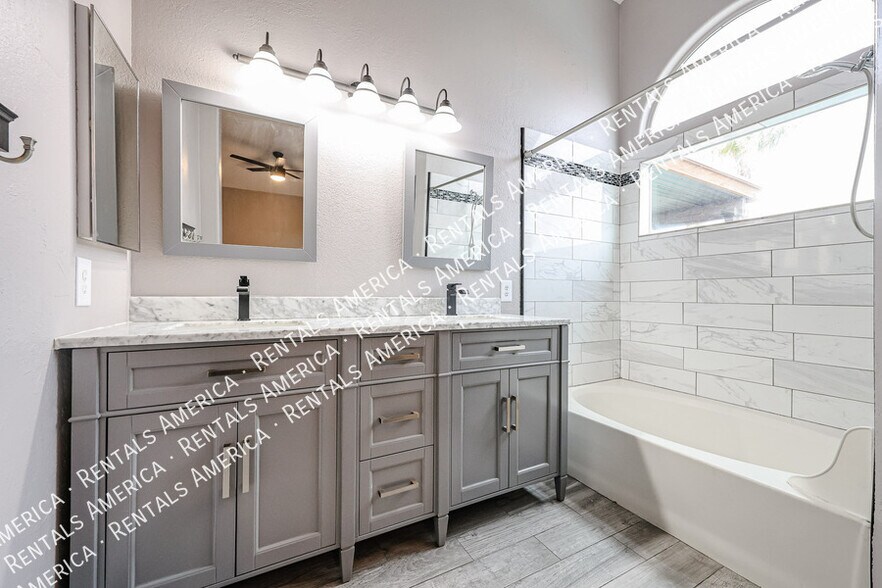 Building Photo - 133 W Muriel Dr