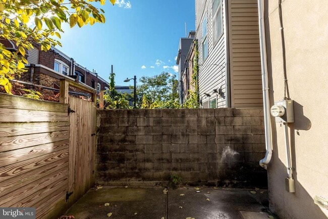 Building Photo - 1331 S Dover St