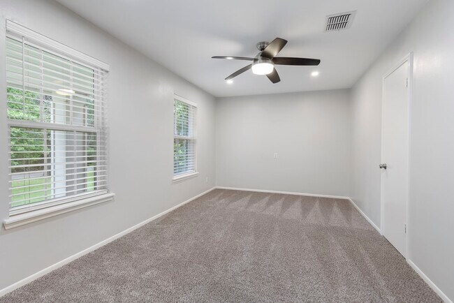 Building Photo - 4010 Briar St