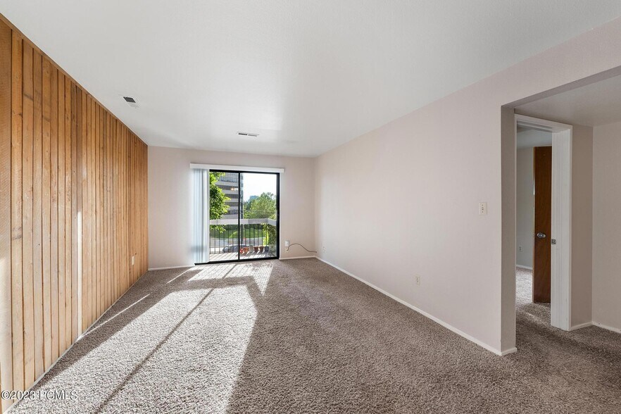 Building Photo - 425 S 1000 E