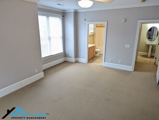 Building Photo - 401 Finsbury St