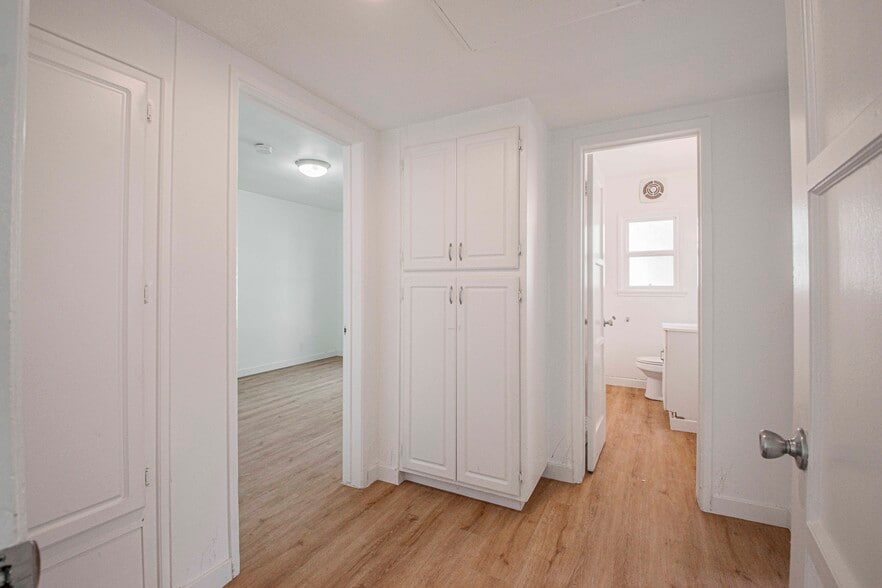 Building Photo - 5867.5 W 88th St