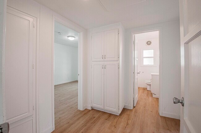 Building Photo - 8817 Belford Ave