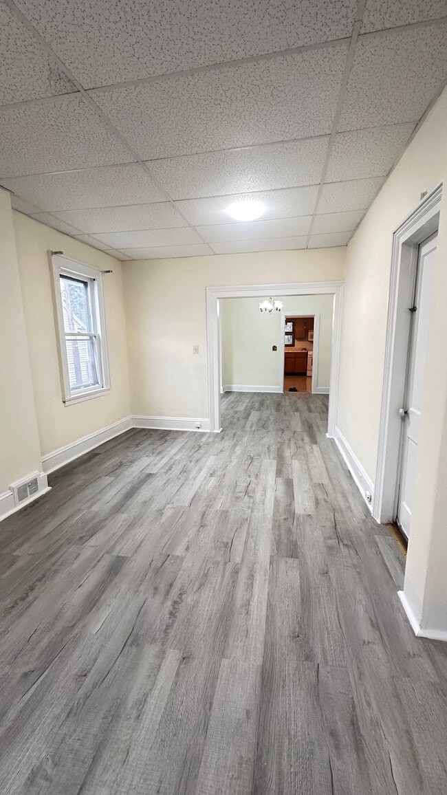 Building Photo - 612 Court St