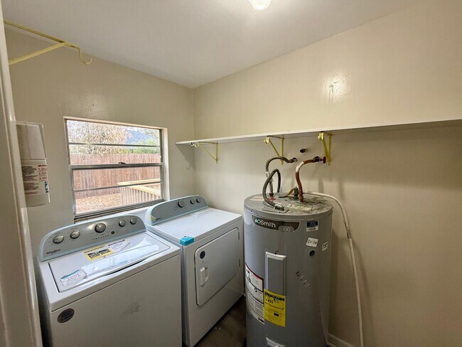 Building Photo - Spacious 3-Bed, 2-Bath Home with Private Yard in NW Gainesville