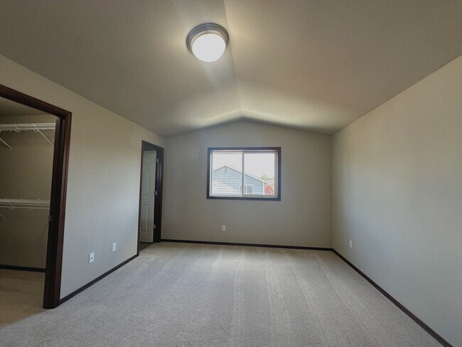 Building Photo - Beautiful 4-Bedroom 2.5-Bathroom Home in M...