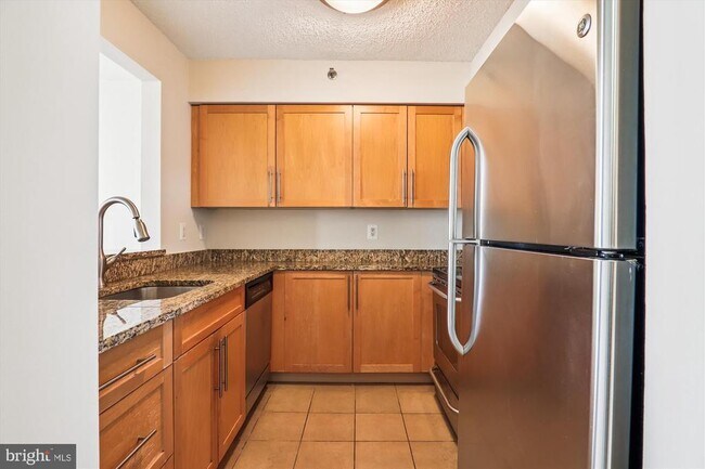 Building Photo - 10101 Grosvenor Pl