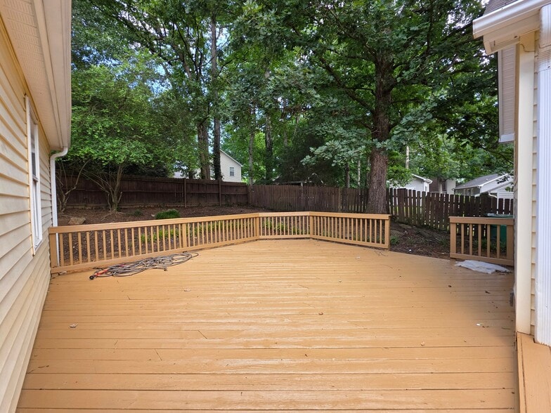 Building Photo - 503 Dunwoody Dr