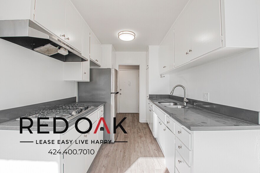 Building Photo - 12737 Moorpark St