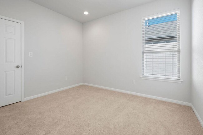 Building Photo - 213 Mayney Ln.