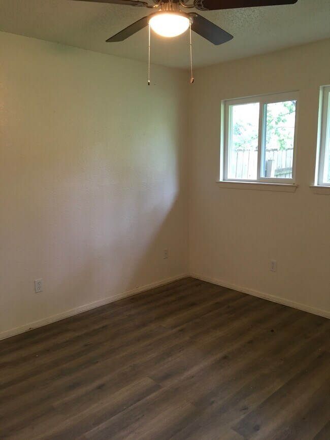 Building Photo - 5806 Cherry Park