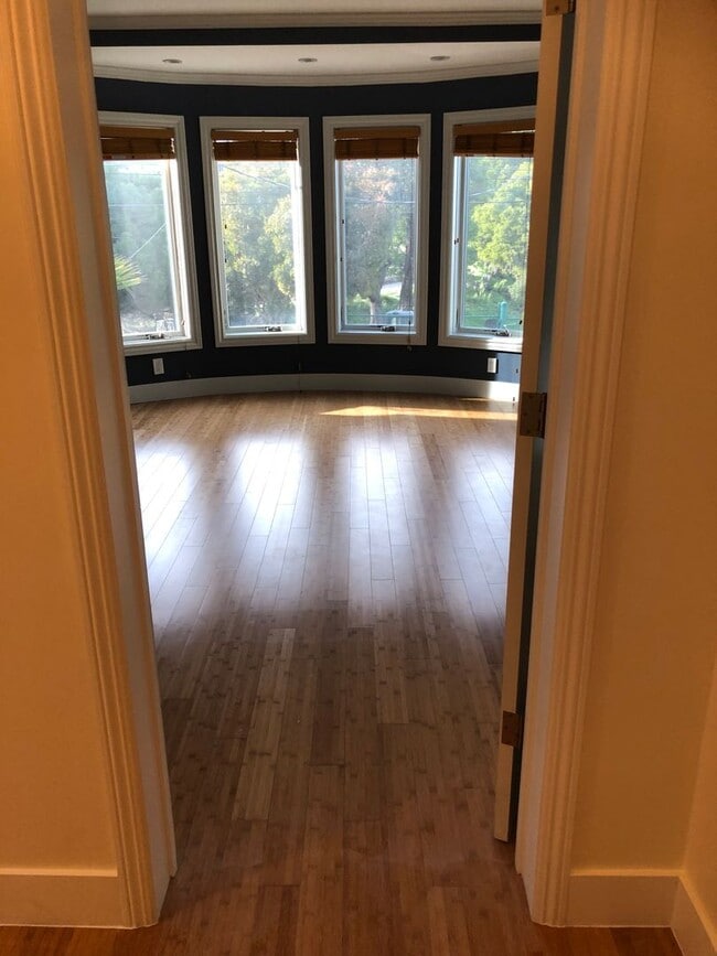 Building Photo - COMING SOON!  Beautiful 3 br/2ba -2  Levels, Private Deck, Panoramic Views, Garage Parking, Washe...