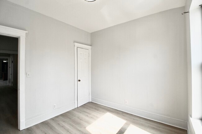 Building Photo - 3720 S Indiana Ave