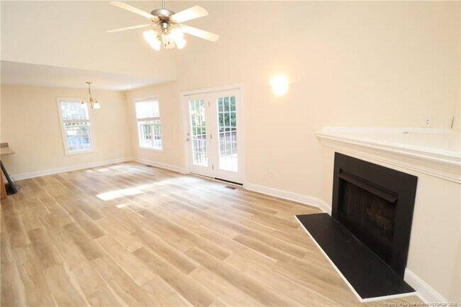 Building Photo - 125 Gremar Dr.
