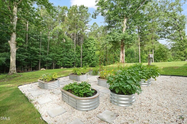 Building Photo - 947 Weatherby Ln