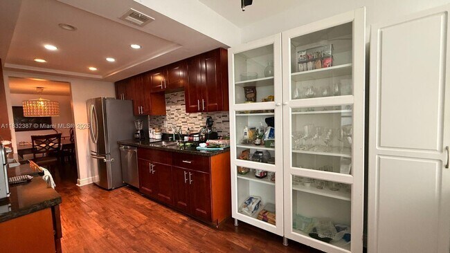 Building Photo - 18031 Biscayne Blvd