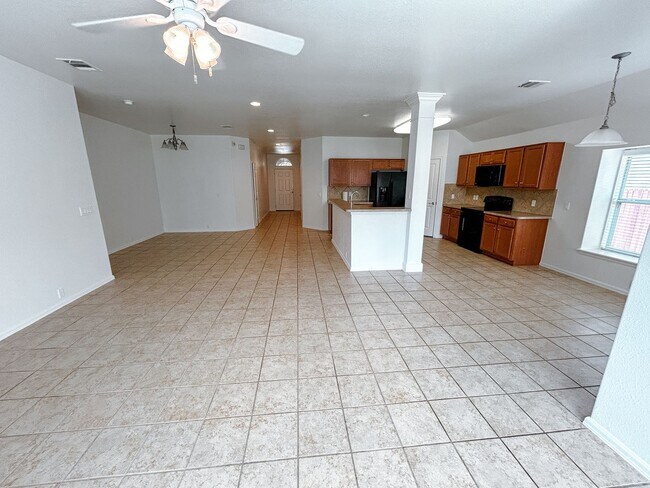 Building Photo - Spacious 3/2 house in Summerlyn Subdivisio...