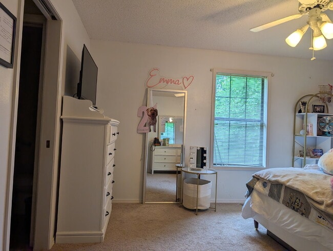 Building Photo - "Charming 3-Bedroom Retreat with 2 Full Baths in Tranquil Martin, TN"