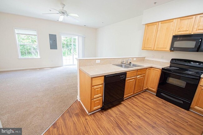 Building Photo - 420 Parkview Ct