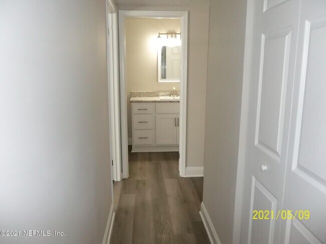 Building Photo - 8072 Kilwinning Ln