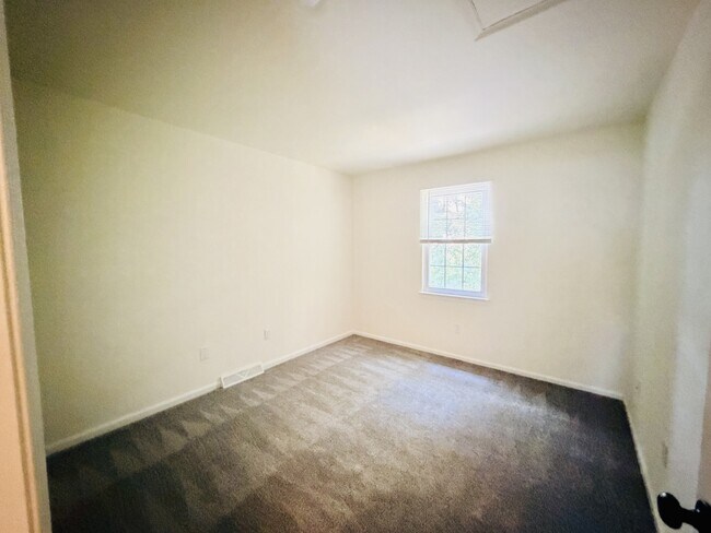 Building Photo - 168 Stoney Dr