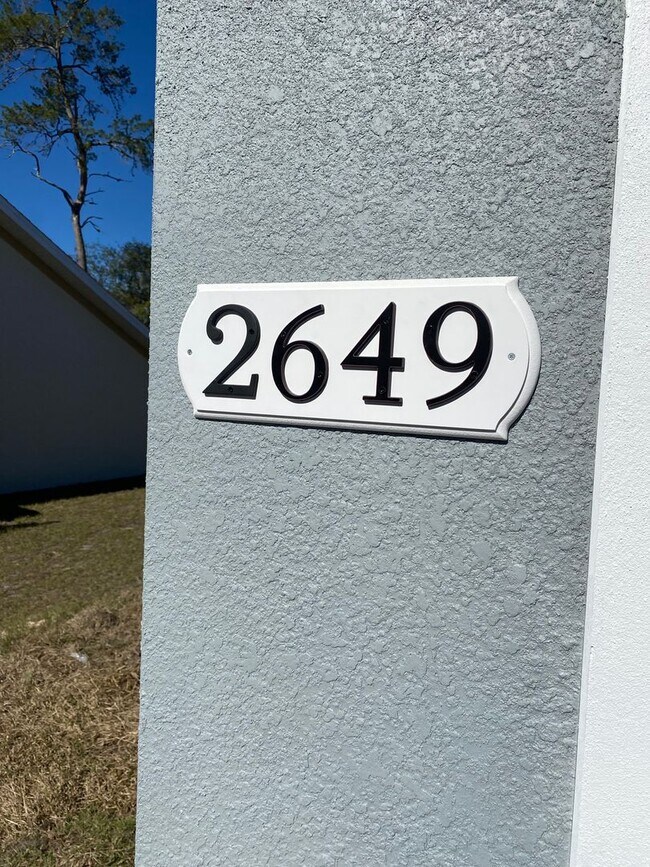 Building Photo - Desirable SW Ocala Neighborhood 4/2/2 *WON'T LAST*