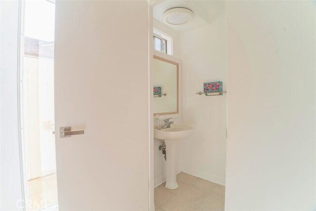 Building Photo - 5179 Canoga Ave