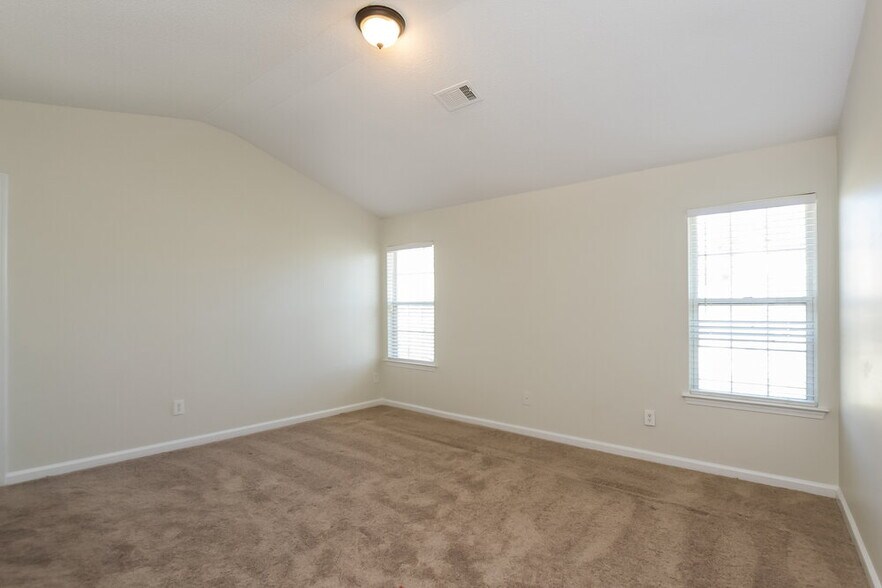 Building Photo - 118 Bainbridge Ct