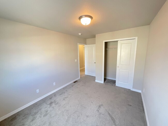 Building Photo - 4 Bedroom Townhome Available Near Tutt Blvd & E Woodmen Rd