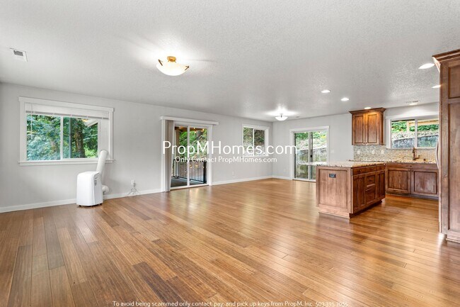 Building Photo - Vibrant Four-Bedroom Country Retreat with ...