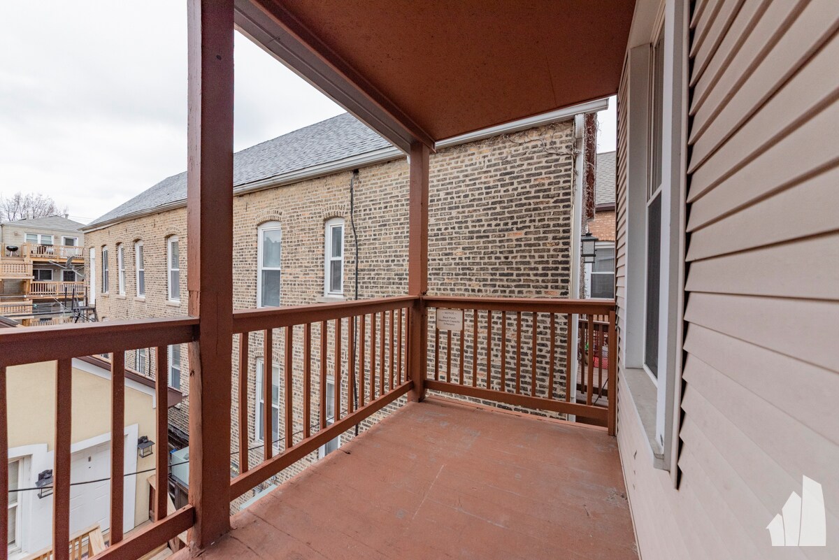 Building Photo - 1426 N Greenview Ave