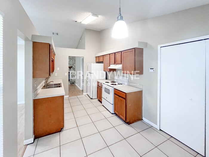 Building Photo - 7901 Winterwood Cir N