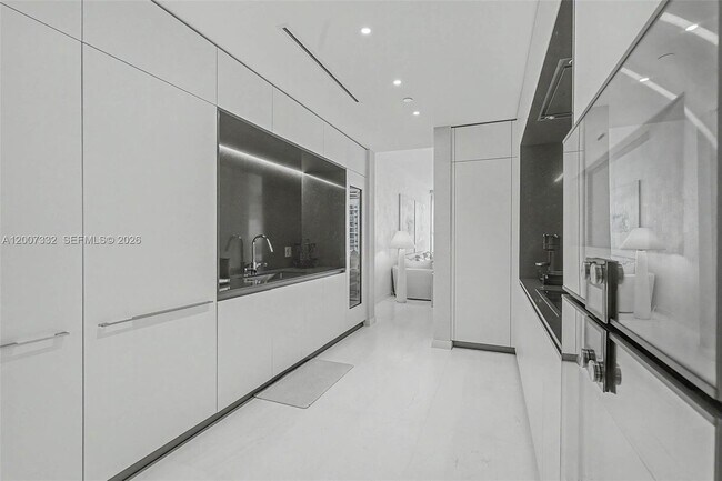 Building Photo - 300 Biscayne Blvd Way
