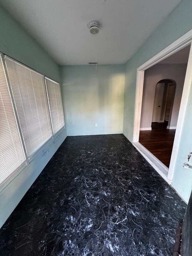 Building Photo - Charming Cottage with Detached Storage Garage