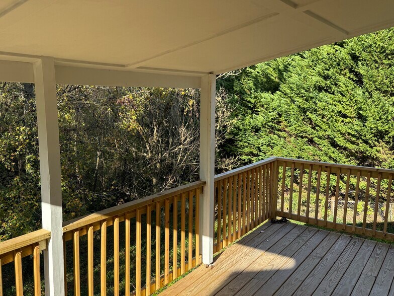 Building Photo - 10 Avon Rd