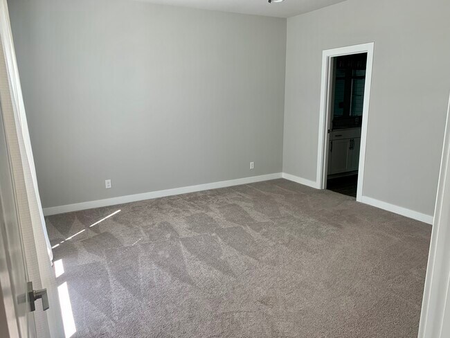 Building Photo - 6842 Valley Brook Trace