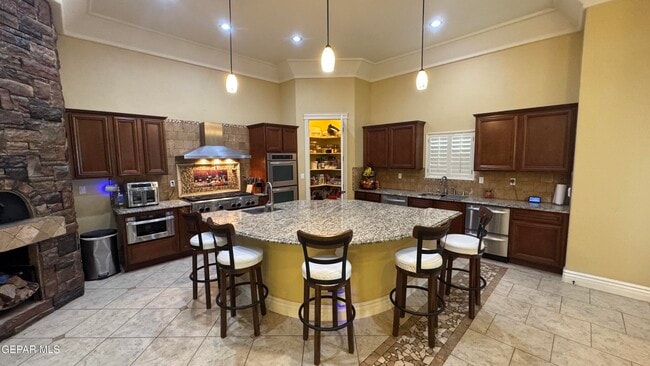 Building Photo - 7381 Black Mesa Dr