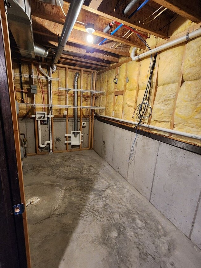 Building Photo - * 3 - 2 - 1 SPECIAL! * 4 Bedroom, 3 Bathro...