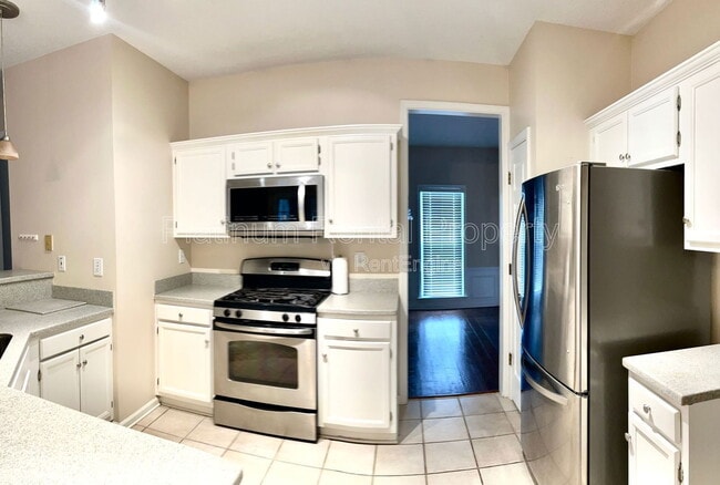 Building Photo - 335 Aolian Ct