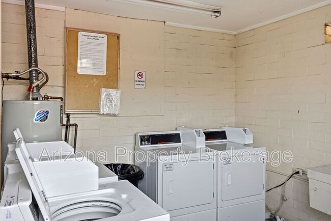 Building Photo - 3934 E Piccadilly Rd