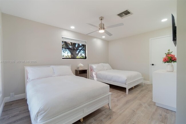 Building Photo - 712 Tradewind Dr